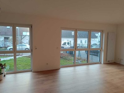 Schöne moderne 4-Zi-EG-Whg mit Küche und Garten