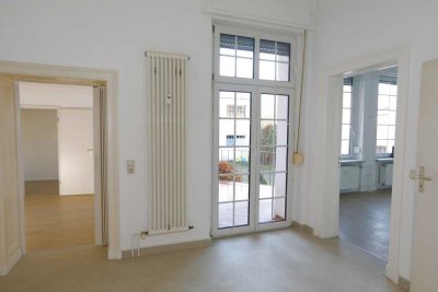 2 ( 2 1/2)-RAUMWOHNUNG mit WOHNKÜCHE und Balkonterrasse