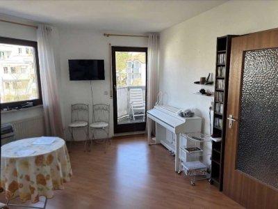**Großzügiges, teilmöbliertes 1 Zimmer Apartment in City Lage**