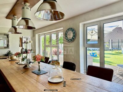 *EXKLUSIV*
Luxuriöse Unternehmervilla mit viel Charme und größtmöglicher Privatsphäre-TOP STANDORT