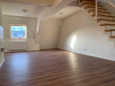 Frisch renoviert, schicke 52qm Maisonette Wohnung in zentraler Lage mit 2 Zimmern