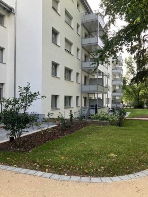 Stadtlage! Sanierte/Renovierte 4-Zimmer Wohnung mit Balkon anmietbar ab 17.11.2025