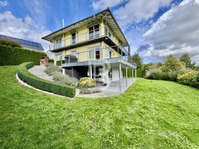 Koffer packen & einziehen – sehr gepflegtes Anwesen mit traumhafter Aussicht