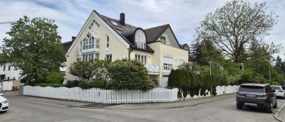 * Attraktives Apartment auf zwei Ebenen mit Gartenanteil // München Trudering *