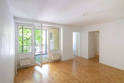 Bezugsfreie 4-Raumwohnung mit Balkon und Aufzug in Pankow-Niederschönhausen