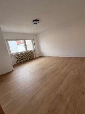 Frankfurt am Main: Helle 2-Zimmer-Wohnung mit Grünblick in Nieder-Eschbach