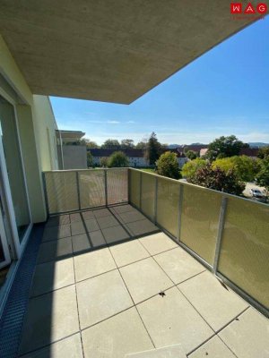 Neubauwohnung in begehrter Lage: herrliche Aussicht im letzten Stockwerk und bequem mit Lift erreichbar! Sonnige 3-Zimmer-Wohnung mit Balkon, Abstellraum und kostengünstigem Parkplatz!