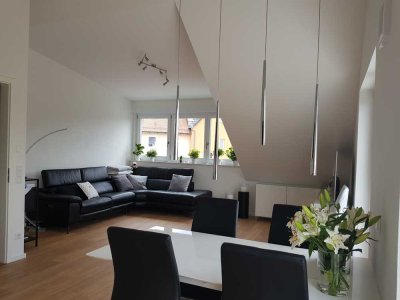 Hochwertig ausgestattete, helle DG-Wohnung