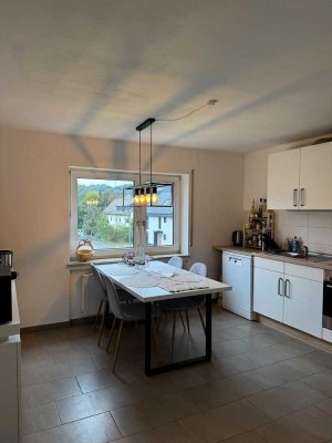 Großzügige, helle Etagenwohnung