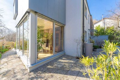 PANORAMALEBEN am Ortsrand von Grenzach: DHH mit 5 Zimmern, Wintergarten, Garten, Terrasse und Balkon