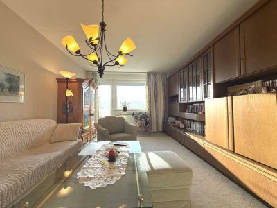 Helle 3-Zimmer-Wohnung mit Loggia, Aufzug und großem Gestaltungspotenzial in Aubing