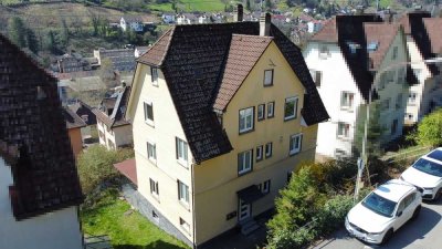 Modernisierte Kapitalanlage mit 3 Wohnungen und Ausbaureserve