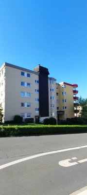 Freundliche und vollständig renovierte 3-Zimmer-Hochparterre-Wohnung mit Balkon in Arnsberg