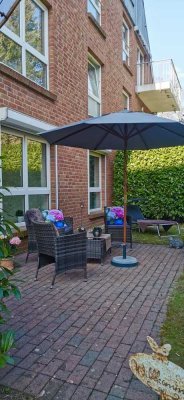 Wohnen im Grünen: 2-Zi.- Terrassenwohnung mit Tiefgarage