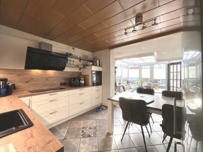 Zweifamilienhaus mit 160 m² Wohnfläche, Kamin und Garten – Ruhige Lage in Oberorke nahe dem Edersee!
