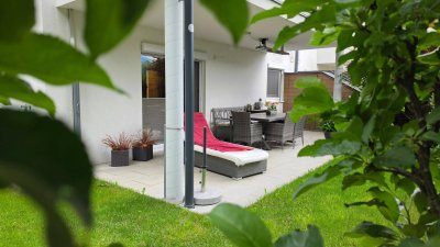 Moderne Gartenwohnung mit schön gelegenem Eigengarten, großer Terrasse &amp; 2 Carports!