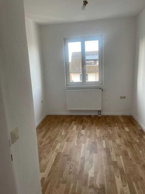 Komplett renovierte 3-Zi Wohnung im 1. Obergeschoss Degerloch / Waldau