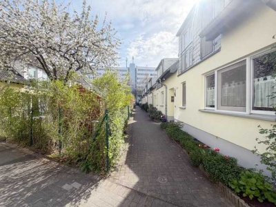 Modernes Stadthaus mit Terrasse und Garten in Köln / Zollstock