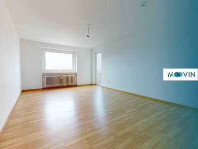 "Hoch oben - Ihr neues Zuhause": Familienfreundliche 3-Zimmer-Wohnung mit Loggia und Tageslichtba...