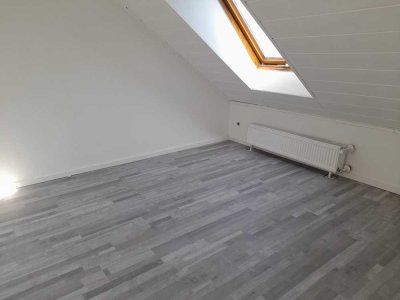 Erstbezug nach Sanierung: Ansprechende 3,5-Zimmer-DG-Wohnung in Oberhausen