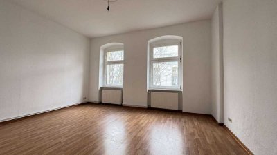 Großzügiger Altbau mit Südbalkon ! +Provisionsfrei+