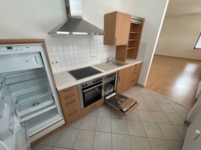 Geräumige 1-Zimmer-Wohnung mit Einbauküche und großem Balkon!