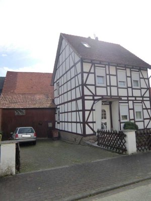 **  Fachwerkhaus mit Nebengebäude in Wesertal-Gottstreu  **