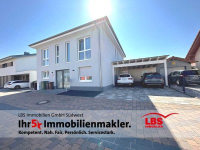 Neuwertige, helle und großzügige 3 Zimmerwohnung mit Carport