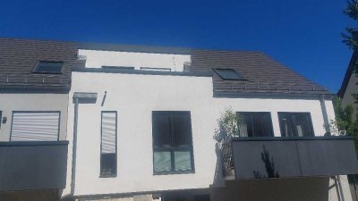 FLÖRSHEIM-MAINNÄHE: Schöne und helle 4 Zi. DG-Penthouse -ETW mit großer Dach-Terrasse -FAST NEUBAU-