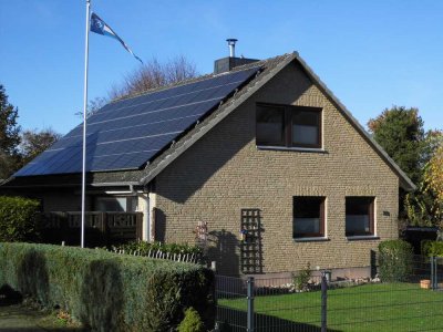 Einfamilienhaus mit Einliegerwohnung in bevorzugtem Wohngebiet in Eutin auf ca. 719m² Grundstück.