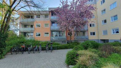 -- PULHEIM -- ruhige Lage, 3 Zimmer Whg. mit Balkon & PKW-Stellplatz --