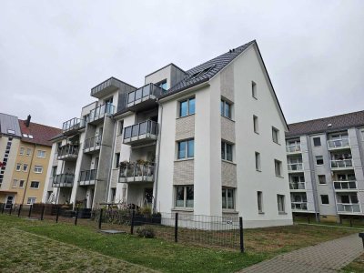 2.5 Zimmer im Dachgeschoss mit Balkon, Tiefgarage, Aufzug, Dusche, Badewanne