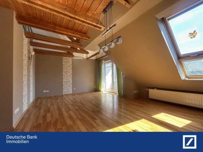 Lichtdurchflutete Dachgeschosswohnung mit Gartenanteil!
