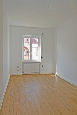 3690 - Gemütliche 3-Zimmerwohnung mit Tageslichtbad in Mühlburg!