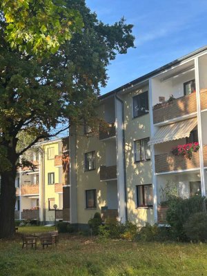 Mitten in Lichterfelde - 1 Zimmer, Einbauküche, Bad und Balkon