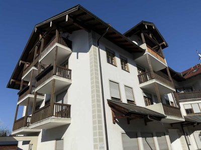 I. I. TEAM: helle, großzügige 2-Zimmer-Wohnung mit 2 Balkonen im 2. OG  mit Lift