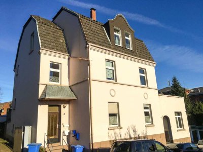 Aufgeteiltes Wohnhaus mit separatem Büro-/ und Lagertrakt in zentraler Lage von Mettmann
