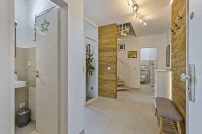 von privat: Helle, sanierte Maisonette mit Galerie auf 2 Etagen, Sonnen-Loggia & 2 x TG-Stellplätzen