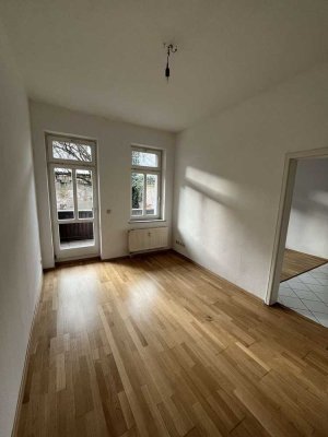 Bezugsfreie 2-Zimmer-Wohnung mit Balkon im Hinterhaus und Blick ins Grüne