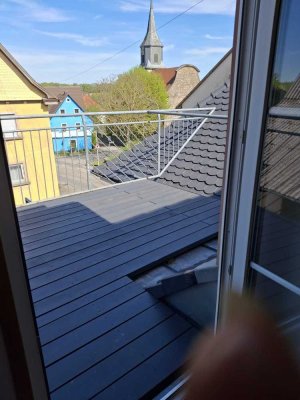 Ansprechende und modernisierte 3-Raum-Maisonette-Wohnung mit Balkon und EBK in Crailsheim