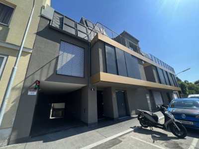 Exklusive 3-Zimmer Wohnung mit lichtdurchflutetem Wohnzimmer in absoluter Ruhelage -ab 01.12.!
