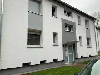 Moderne Erdgeschosswohnung mit Balkon