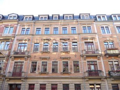 MIT  EINBAUKÜCHE – gemütliche 2 Zimmer Dachgeschoss-Wohnung unweit der Elbauen