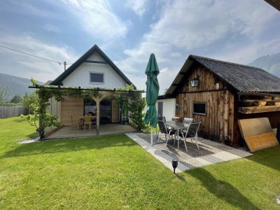 Wohnhaus mit TOP Ausstattung, Nebengebäude und Carports