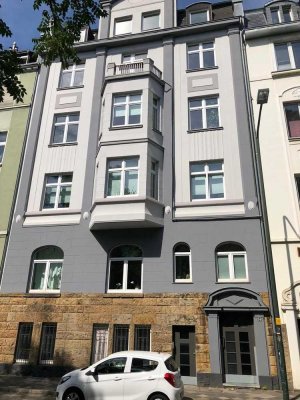 Exklusive, geräumige 3-Zimmer-Maisonette-Wohnung mit Dachterrasse und EBK in Düsseldorf-Golzheim