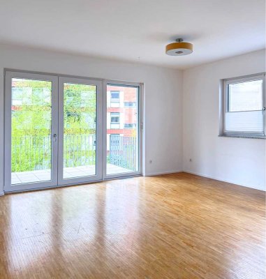 Helle 4-Zimmer-Wohnung mit 29 m² umlaufendem Balkon & TG-Stellplatz in Köln-Bayenthal