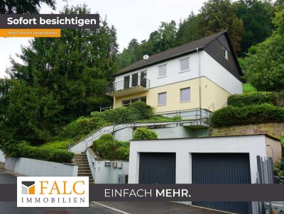 Freistehendes Zweifamilienhaus mit Doppelgarage