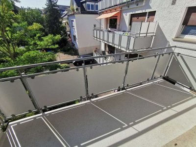 Hochwertig und lichtdurchflutete 4 Zi.-Wohnung mit großem Balkon!