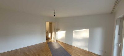 Geschmackvolle, sanierte 5-Raum-EG-Wohnung mit Einbauküche in Unterföhring