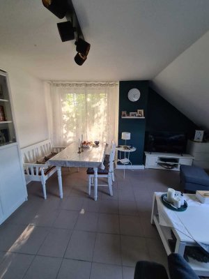 Ruhige, wunderschöne DG-Wohnung